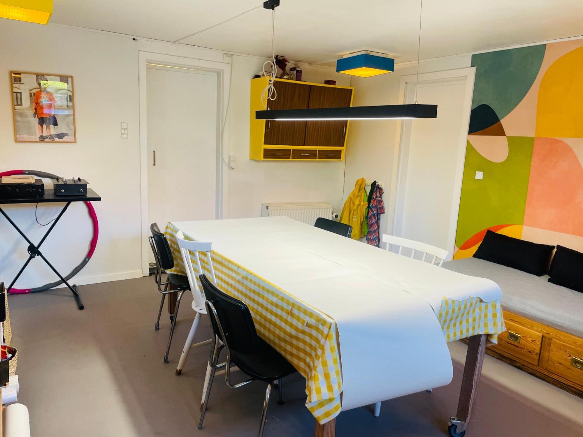 Charmerende Kaelderlejlighed I Appartement