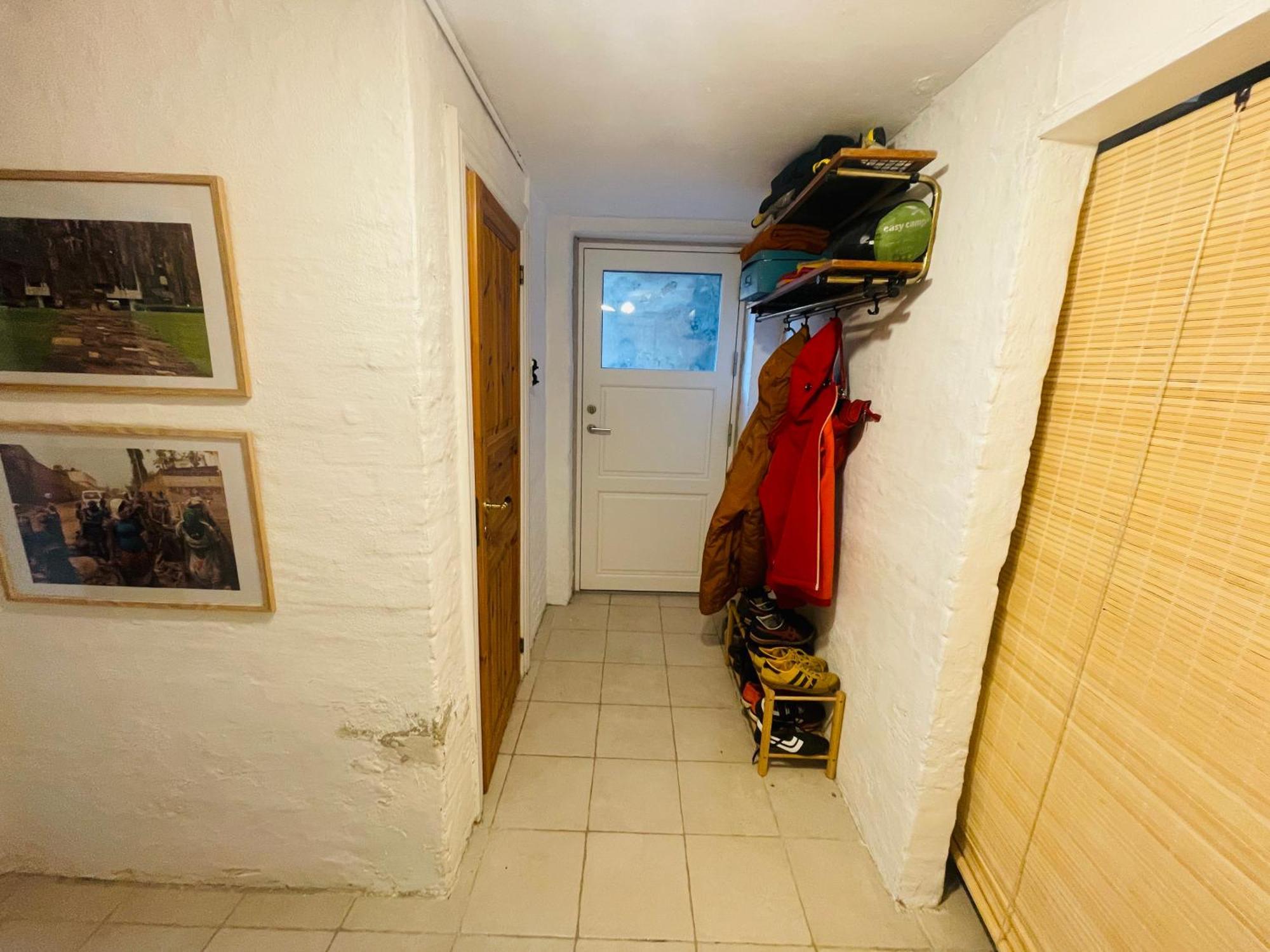 Charmerende Kaelderlejlighed I Appartement